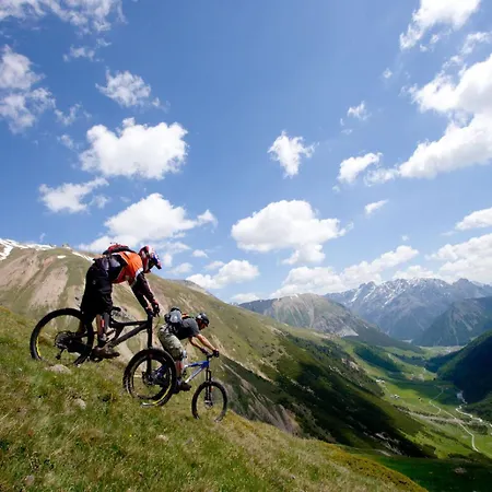 Semesterbostad Stunning In Near Lift Livigno